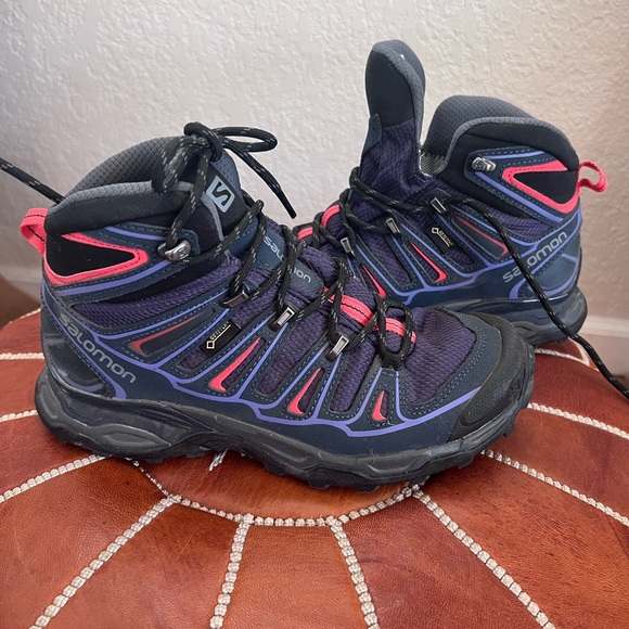 Salomon Shoes - Like new Salomon Hiking Boots